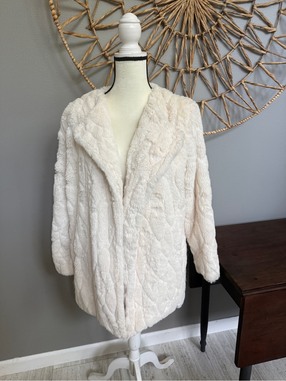 She + Sky Plush Cream Faux Fur Open Front Coat Size S/M #2708